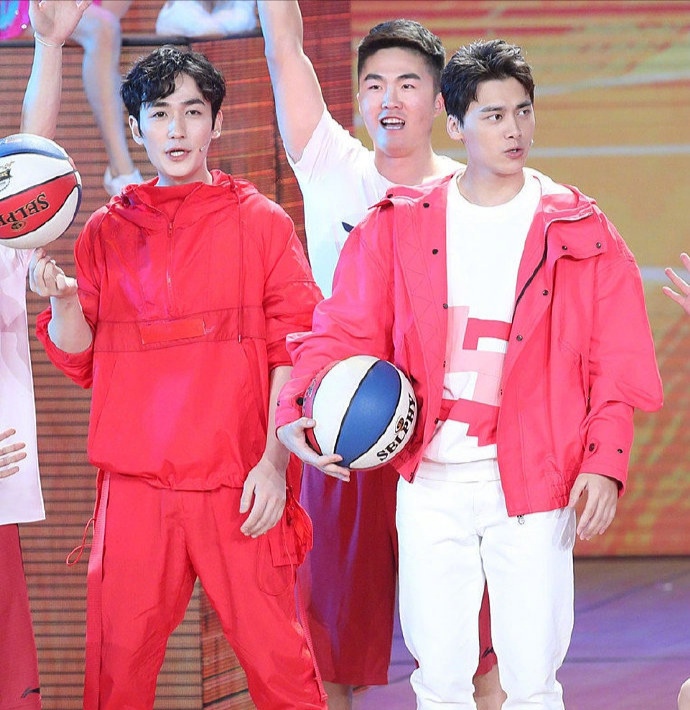 李易峰朱一龙同框原来他们还有这样的渊源果然帅哥是一起的