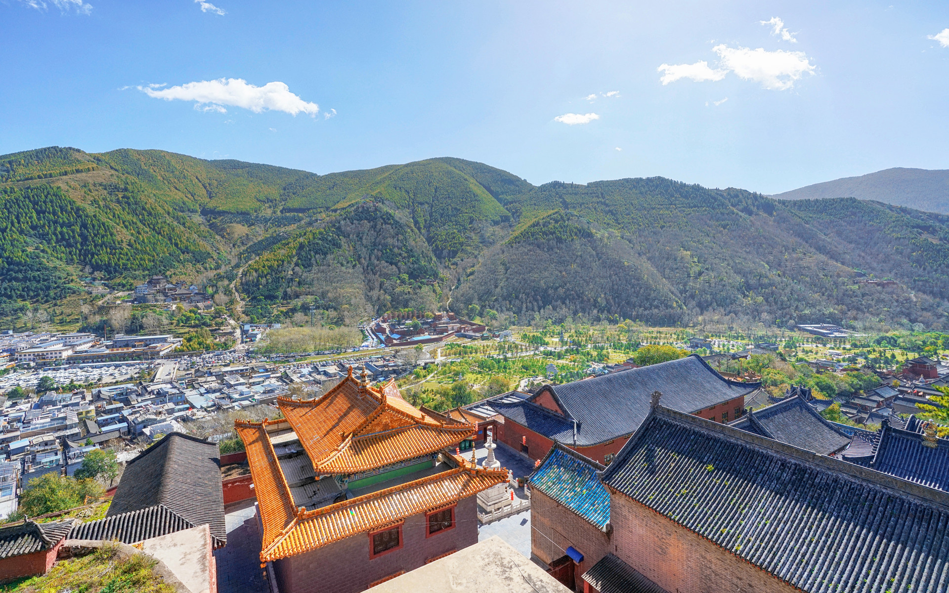 山西五台山最知名寺院之一,因一座塔而得名