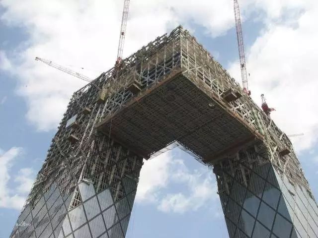 被誉为十大建筑奇迹之一的中央电视台总部大楼,究竟厉害在哪里?