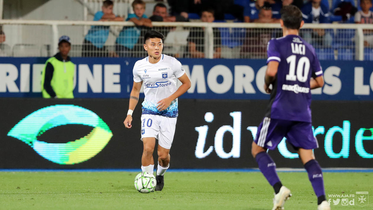 季骁宣身披10号球衣,替补登场完成法乙首秀