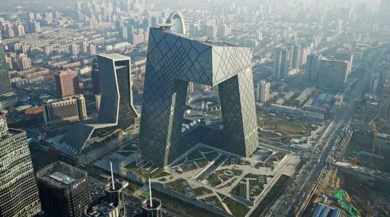 现在只会惊叹央视大楼的怪诞扭曲