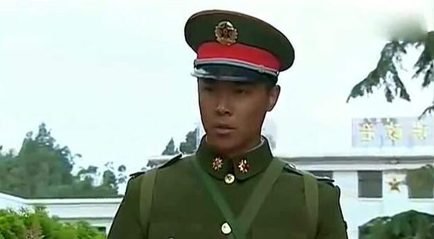 《士兵突击》:成才的三次抛弃,错在哪里?|成才|许三多|袁朗_新浪新闻