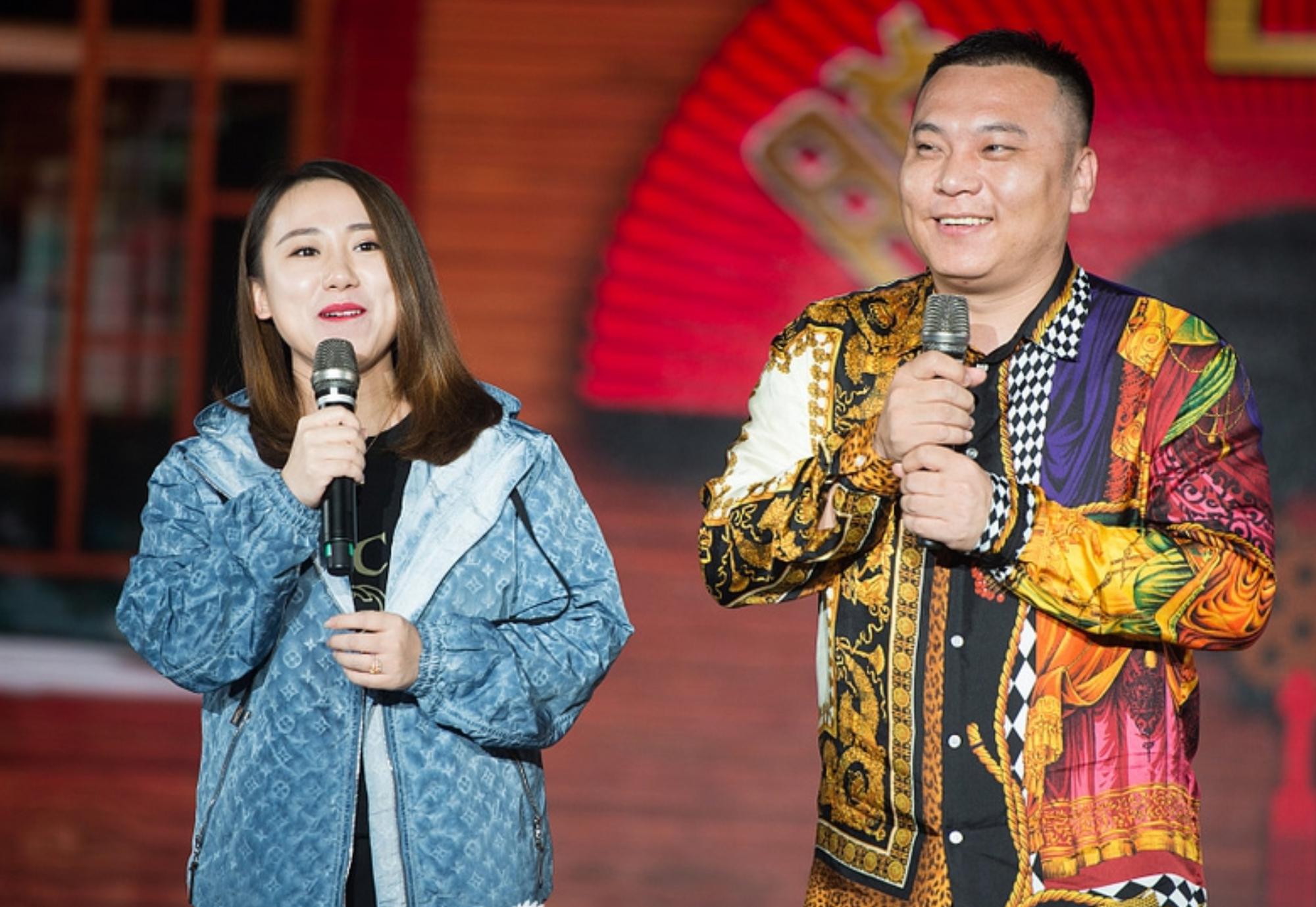 丫蛋被求婚后亮相脸部发福太多,她近期仍与前夫王金龙搭档演出