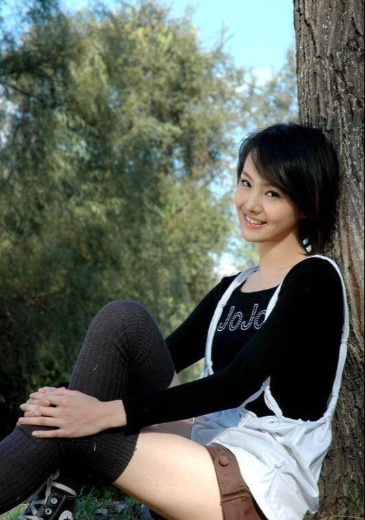 郑爽穿超短裙出镜,格外唯美,粉丝感叹身材真好