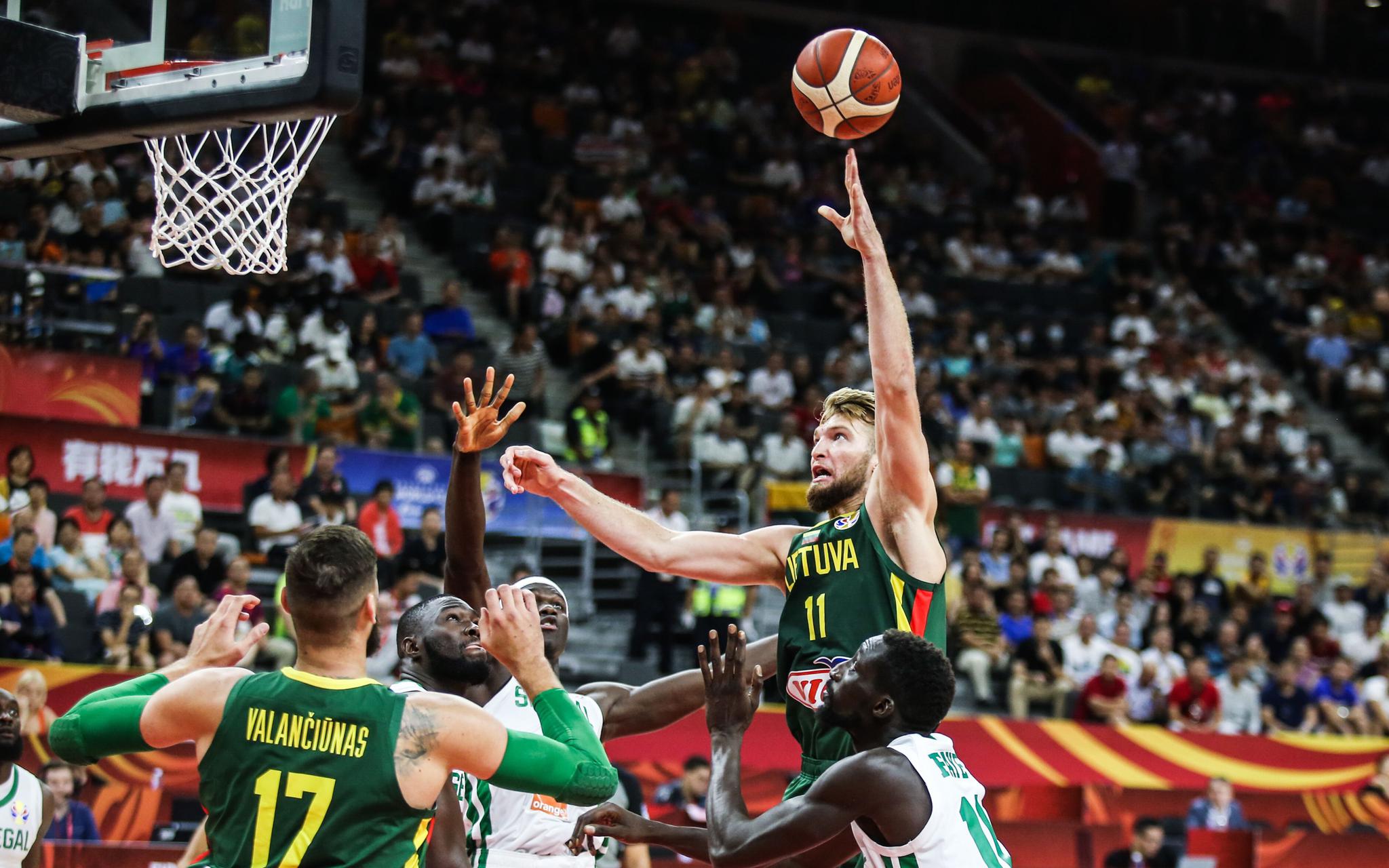 立陶宛篮球联赛激情开战