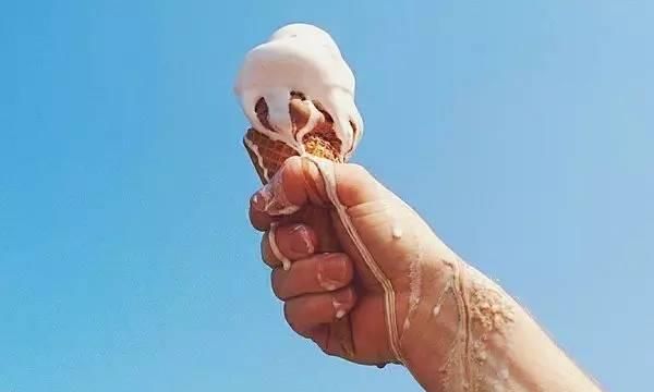 一张图证明夏天有多热玉米晒成爆米花巧克力化成酱怎么入口