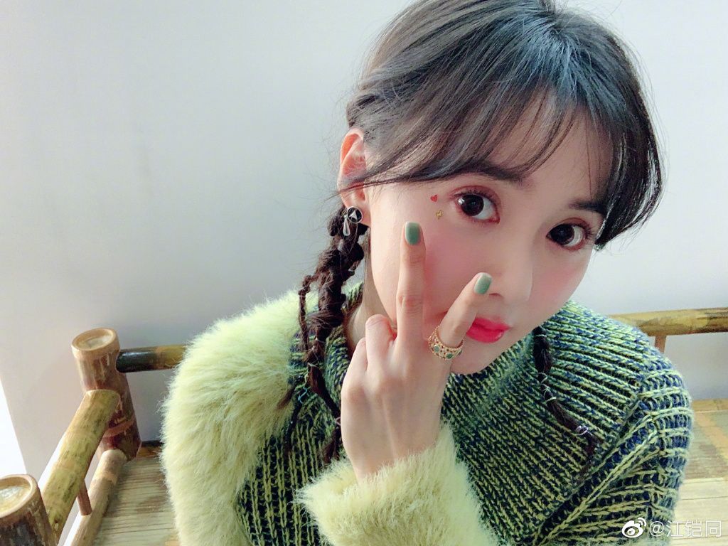 江铠同晒与李湘亲密合影,力破反目成仇传闻