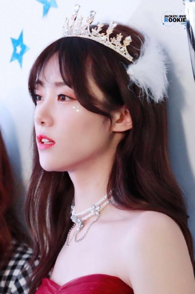 小钰生日会晒照,美若天仙看呆众人,网友却关心肉鸡有没有到场