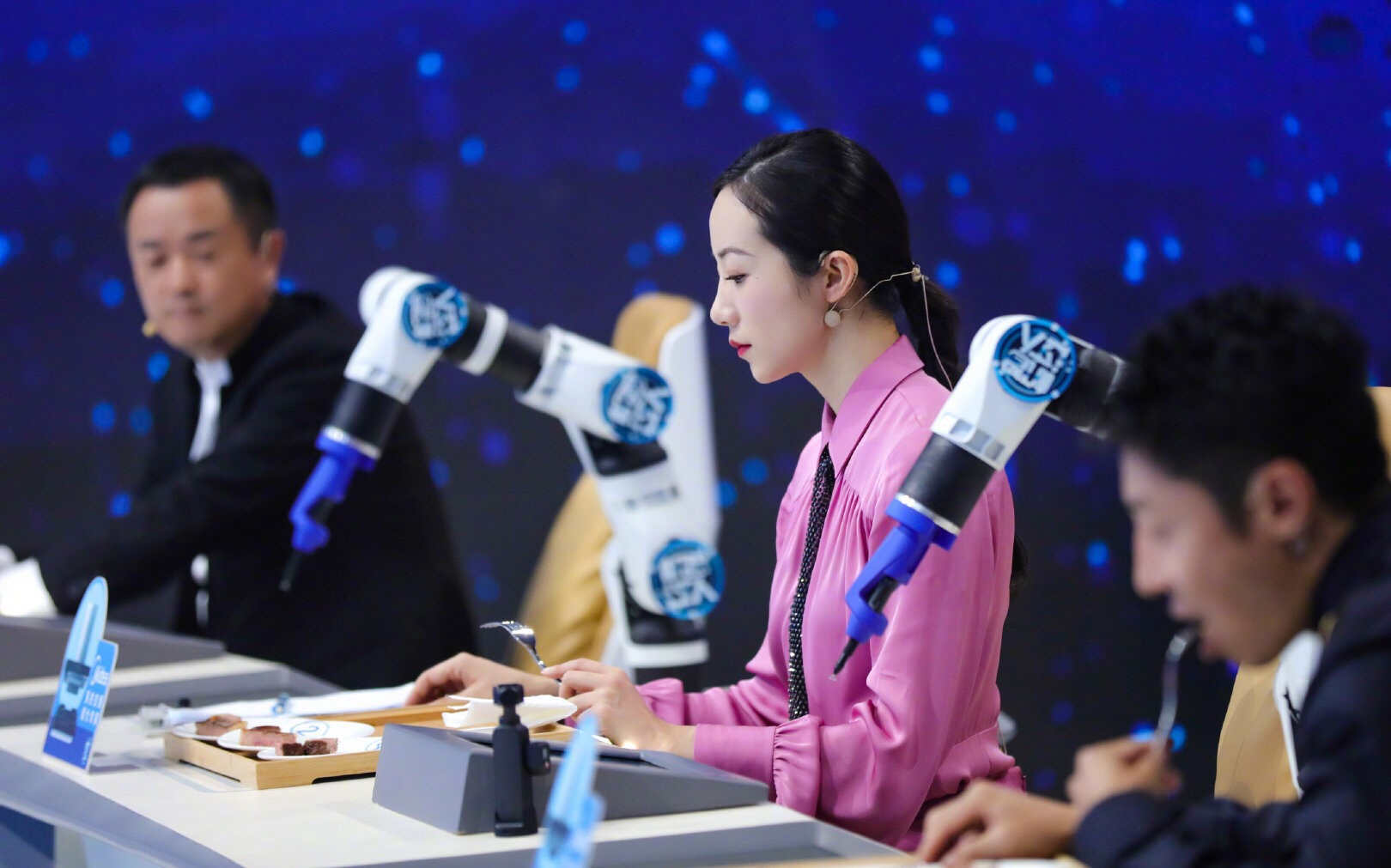 cctv-1《机智过人》人工智能烹饪缔造美味 韩雪高度饮食自律