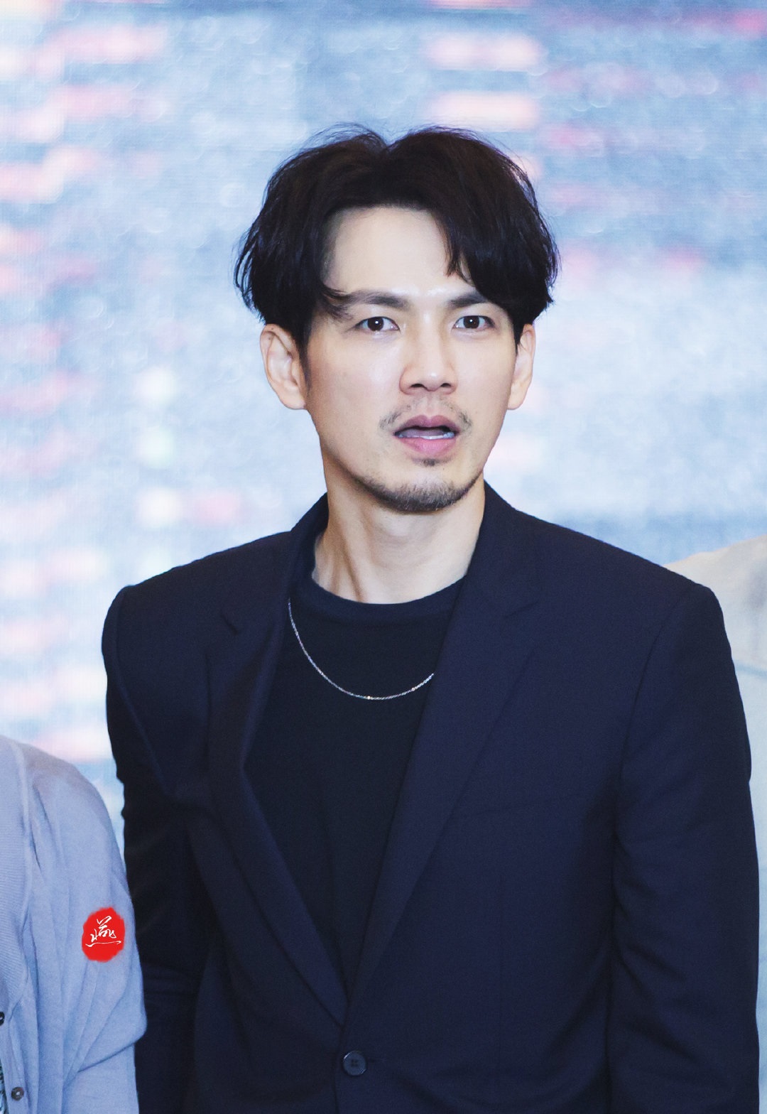 高颜值男星留胡须:胡歌变文艺,千玺更有男人味,陈伟霆更帅气|胡子|小