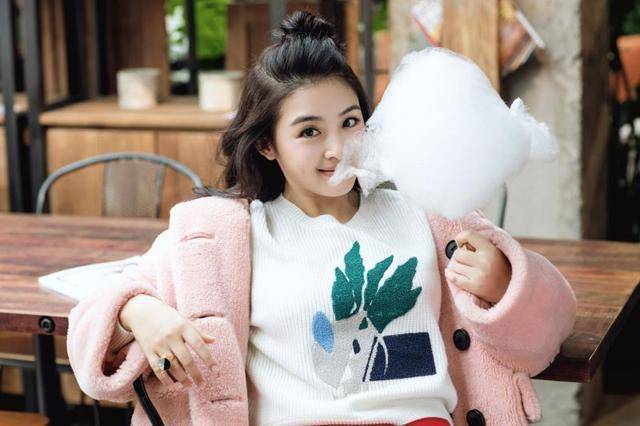 她曾经一炮而红,却又迅速落寞,如今复出网友却说:想走红,难