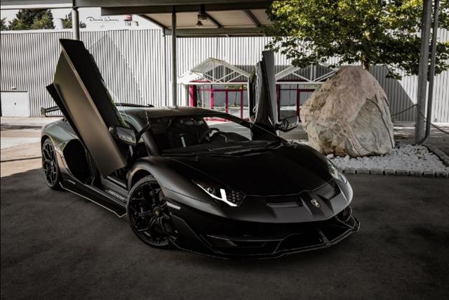 兰博基尼埃文塔多svj,黑色非常酷!