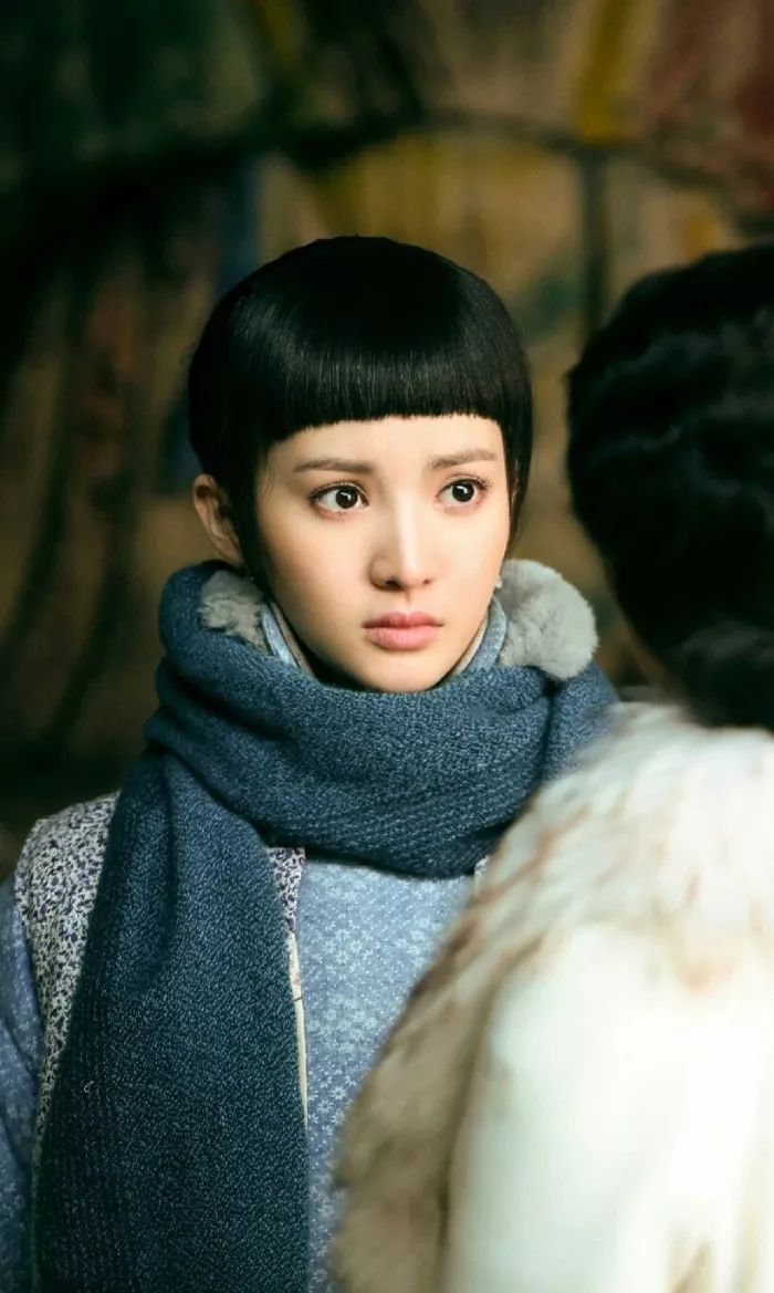 近日,邓伦的前女友金晨被曝出恋情,曾出演《无心法师》的月牙儿.