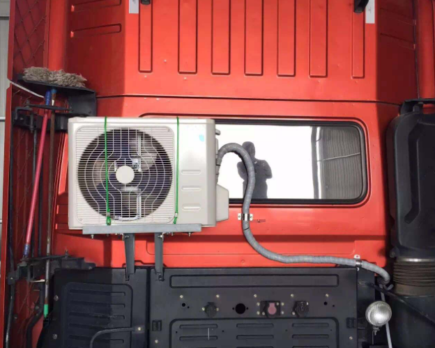 货车有车载空调,为啥不少司机还加装空调?车主:你以为我想被罚