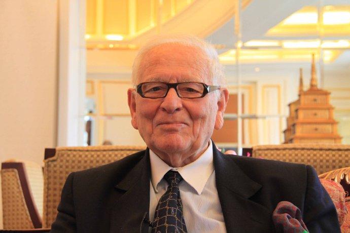 因此,皮尔·卡丹也被为20世纪欧洲最成功的设计师.