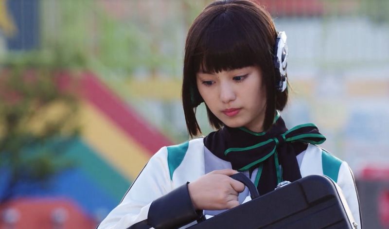 poppy化名假野明日娜,在卫生省工作,但他的本体其实是个bugster,和