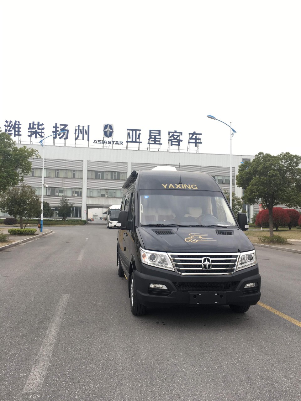 奔驰底盘调效,进口配件内饰,商务旅居两不误,亚星欧睿b型房车