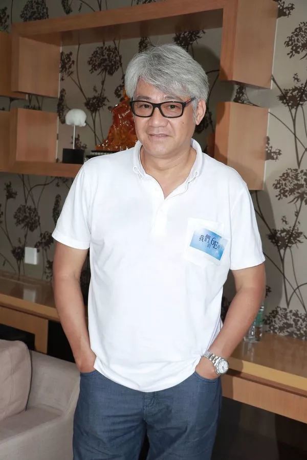 2005年,尹扬明开始慢慢的淡出娱乐圈,他在北京监制一部合拍片之后