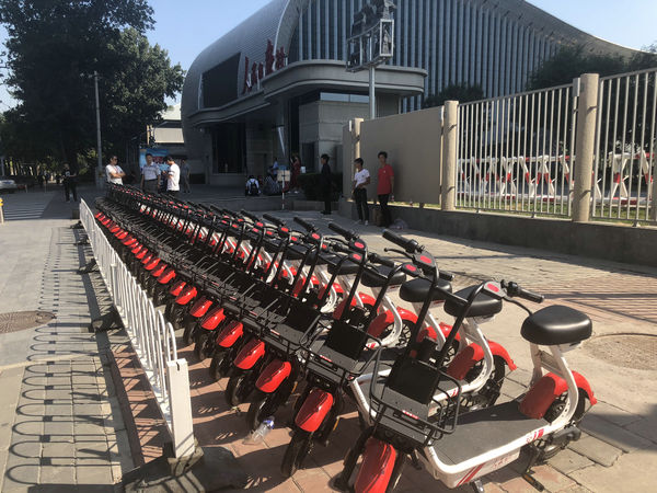 人民出行公务电动车在京上线满足10公里内电动车出行需求所有车辆均有