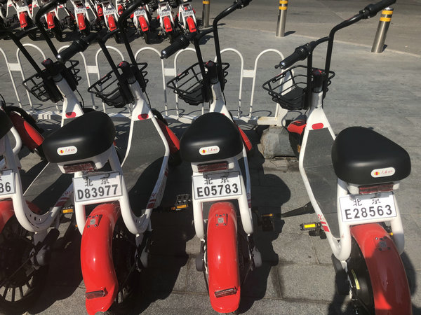 人民出行公务电动车在京上线满足10公里内电动车出行需求所有车辆均有