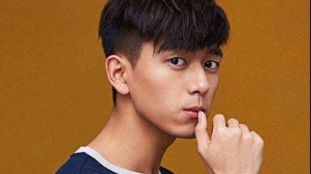 日系泡面头显神秘,辫子头反差大,哪种造型更适合李现?