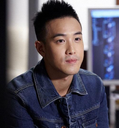 才华大于颜值!曾国祥跟曾志伟一样长得不帅,老婆却貌美如花