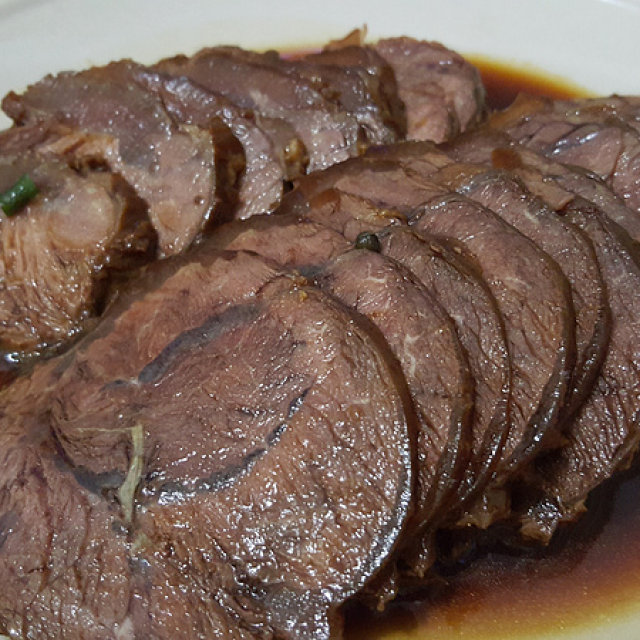 酱卤牛腱,又香又嫩,下酒下饭佳品,全家老小都爱吃