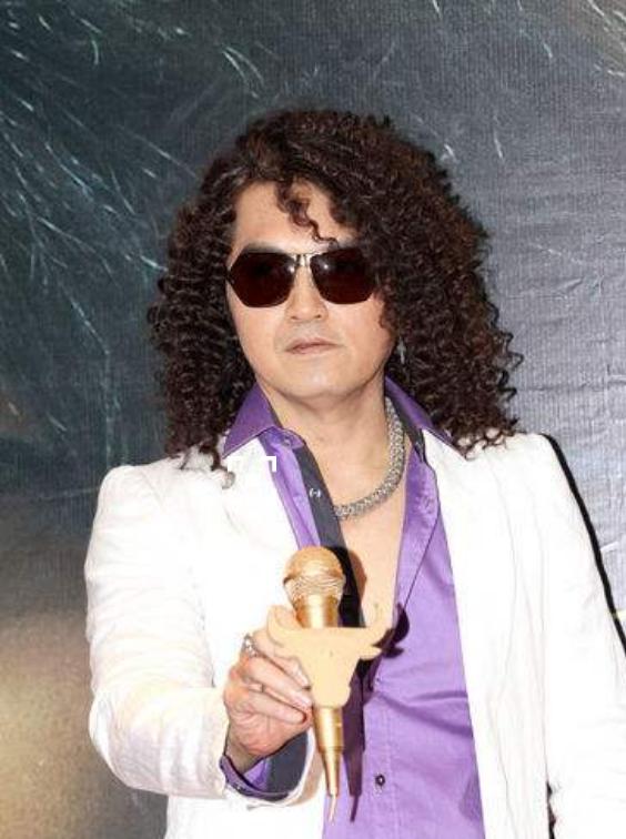 年了,你却不知道他的真名|有多少爱可以重来|迪克牛仔|原唱_新浪新闻