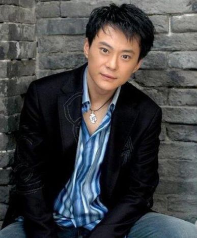 《红楼梦》,妻子的名气比他还要大,如今两人恩爱22年|王斑|红楼梦