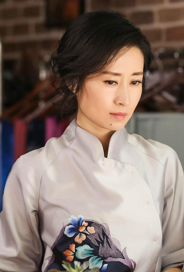 女星离婚后大多事业倒退,这4位却很励志,杨幂,闫妮活出自我!