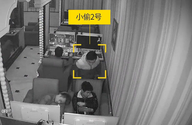 男子网吧里熟睡,接下来一幕,监控拍下令人偷窃一幕!