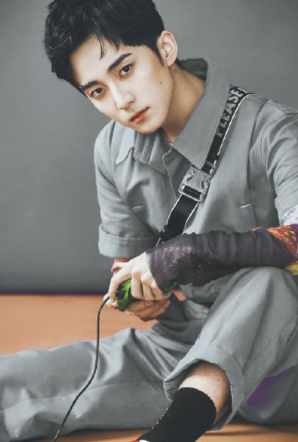 极限17滑魂定档郭子凡演绎抑郁症少年女主邓恩熙极美