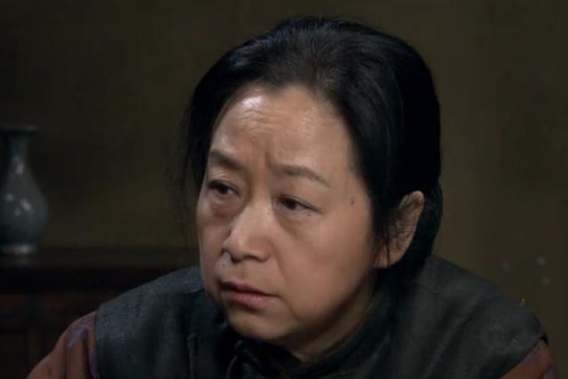 62岁邓婕近照曝光老态龙钟精神大不如前与张国立至今未生孩子