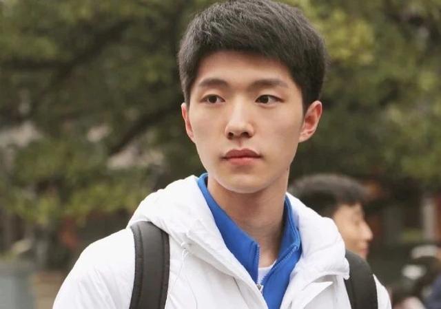 北电新生合照变“消消乐”，除了陈飞宇，娱乐圈预备役颜值堪忧