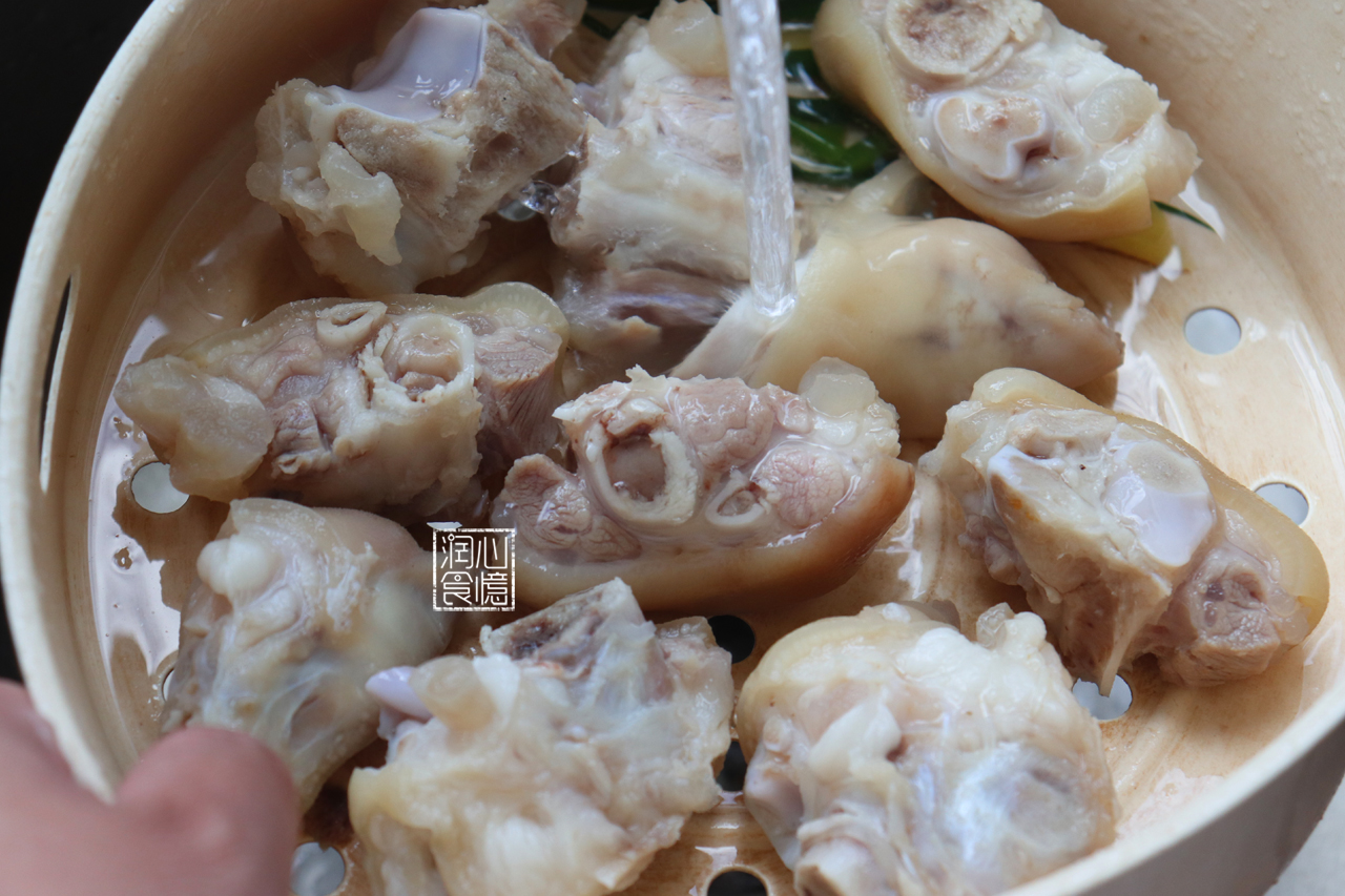 女人常吃这道"美容菜",40岁不显老,肌肤嫩滑有弹性,一学就会|猪蹄