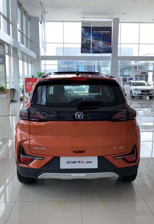 2019款长安cs15已到店,霸气前脸,内饰豪华,配天窗售5万!-新浪汽车