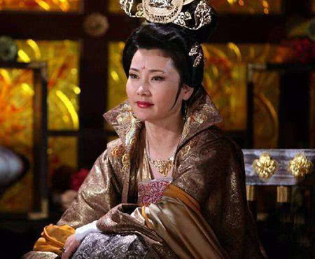 随着权势的日渐增长,韦皇后竟然滋生出想要做女皇的念头,为此联合女儿