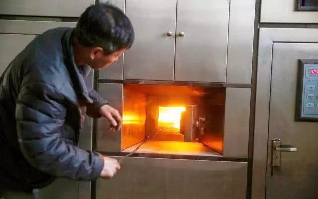 火葬即将过时科学家研究最新入殓方式却引众人热议