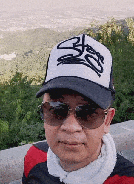 不晒美妻晒老爹42岁黄海波发福油腻为复出努力爬山减肥