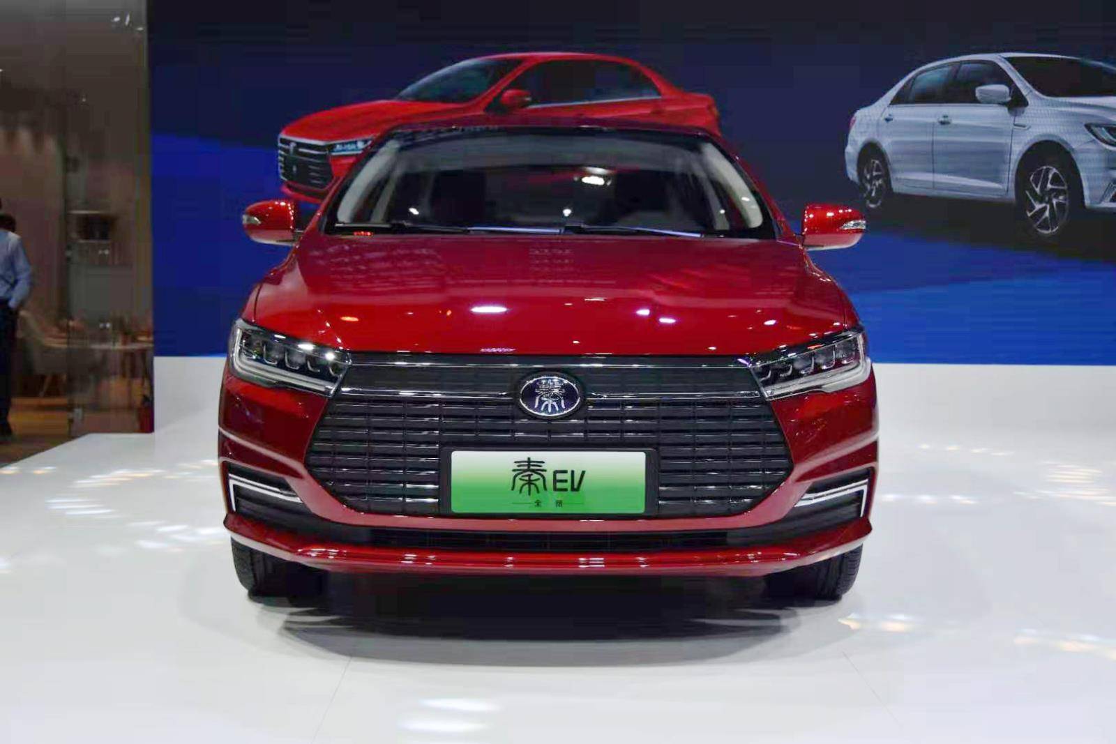 比亚迪秦ev于成都车展开启预售预售13981468万