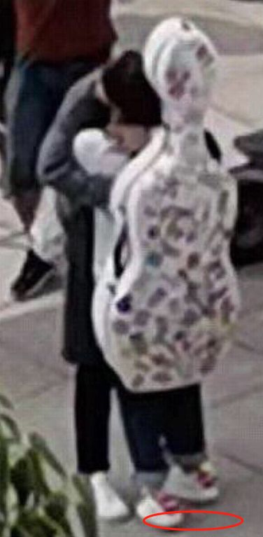 肖战杨紫吻戏路透曝光，杨紫费力抬脖子，腿还比肖战粗一大圈