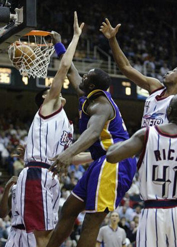 马龙的膝盖,奥尼尔的膝盖,乔丹的膝盖,都不如他的膝盖!