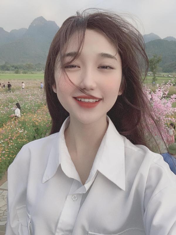 nguyen nga出生于1998年,现在是越南军事艺术与文化大学声乐系的学生.
