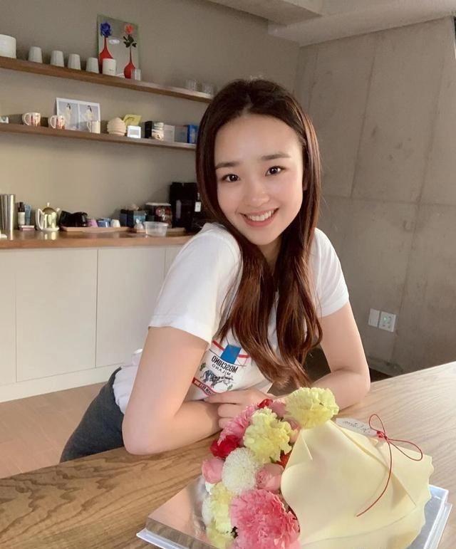 韩国第一体坛女神,25岁秀一字马美出天际还单身,仍想当中国媳妇