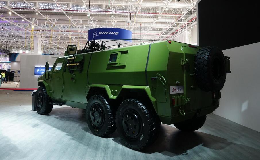 宋楠综合研判东风全新一代长轴距四驱猛士装甲突击车技战术