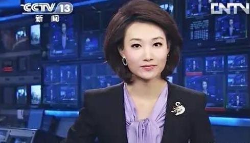 央视一姐带十二年假发扮成熟，摘下假发后，粉丝表示恋爱了