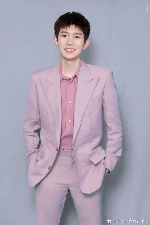 贵族小王子王源上线 西装革履是梦中的模样