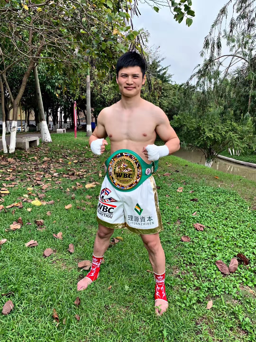 中国拳手向世界冠军发起挑战,卢冬强争夺wbc世界泰拳金腰带