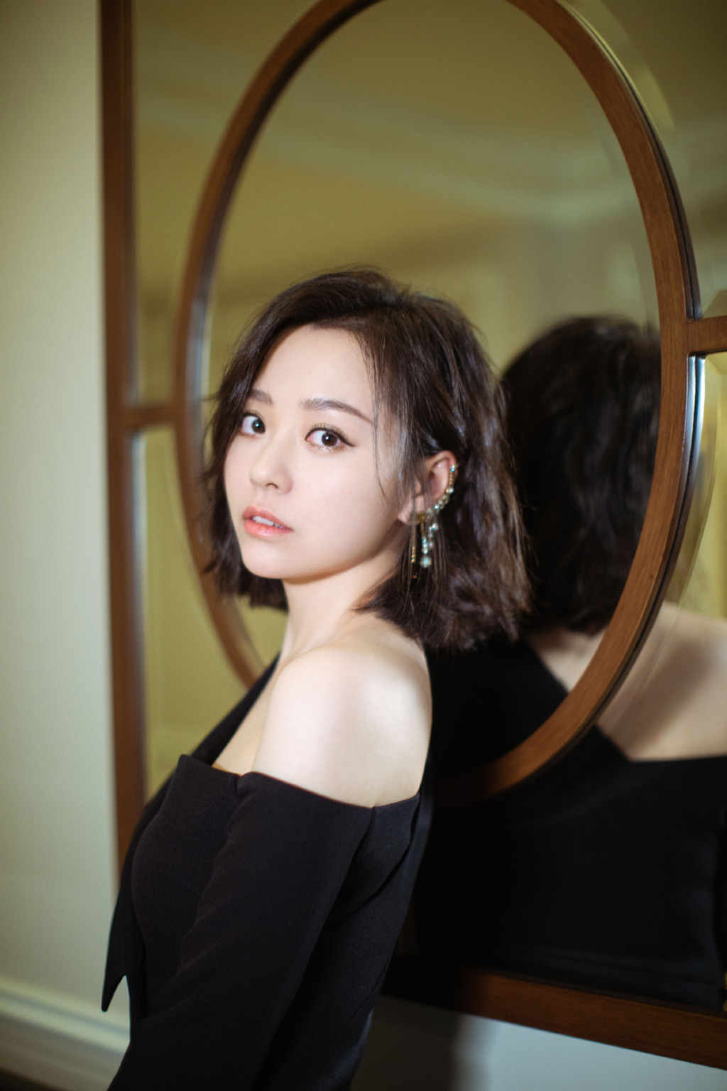 张靓颖又换新发型,波波头短发意外走红,35岁一样像18岁少女