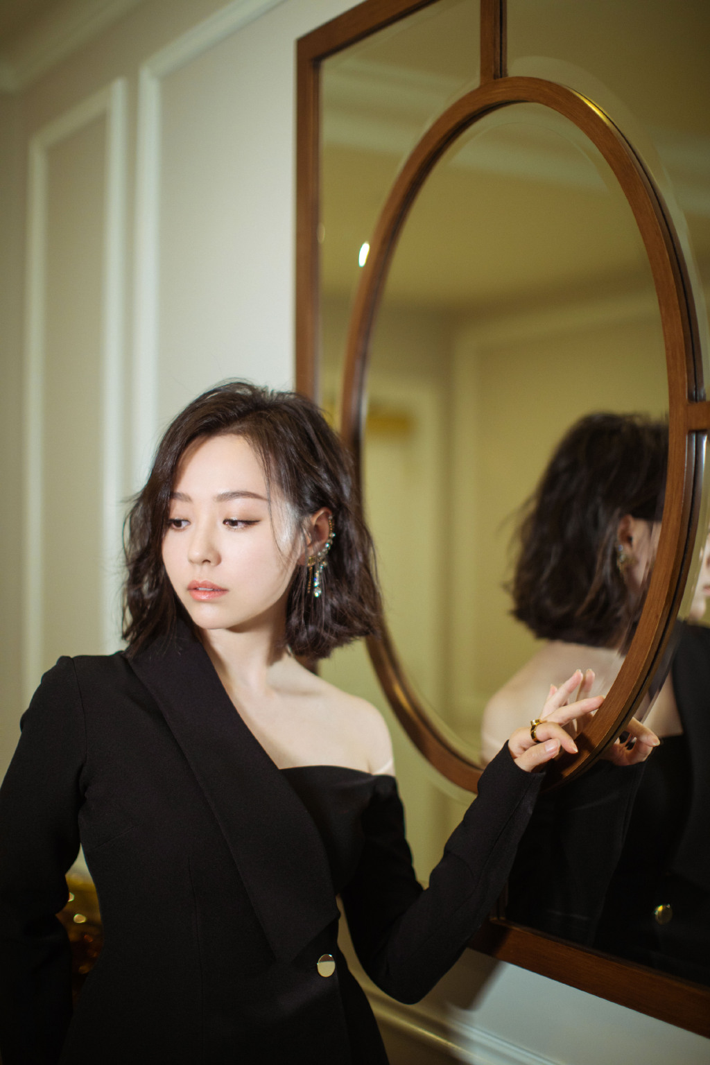 张靓颖又换新发型,波波头短发意外走红,35岁一样像18岁少女